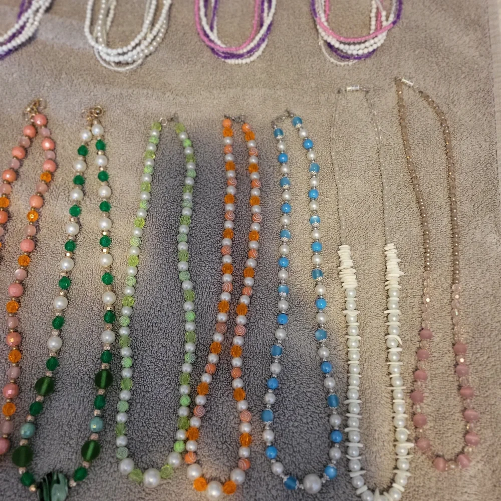 36 Ct Mixed Beaded Necklace Lot - Assorted Colors - Picture 4 of 8